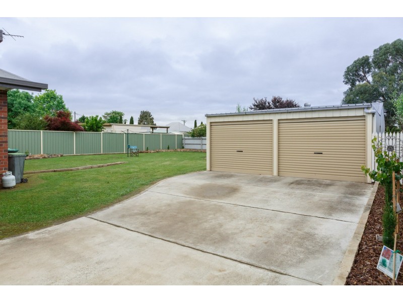 24 Jones Street, Stratford VIC 3862