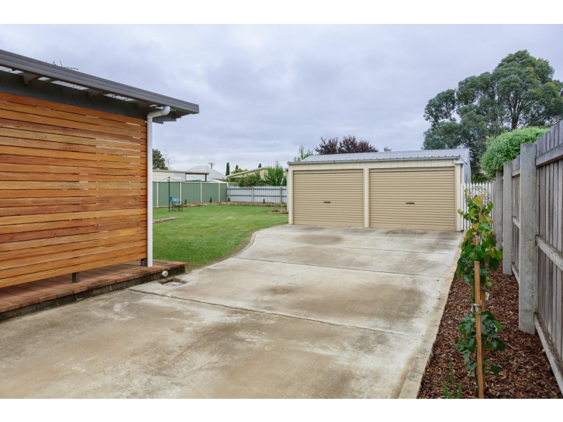 24 Jones Street, Stratford VIC 3862