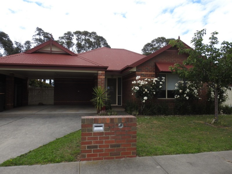 27 Cranswick Crescent, Sale VIC 3850