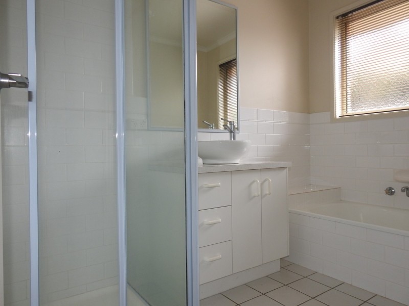 27 Cranswick Crescent, Sale VIC 3850