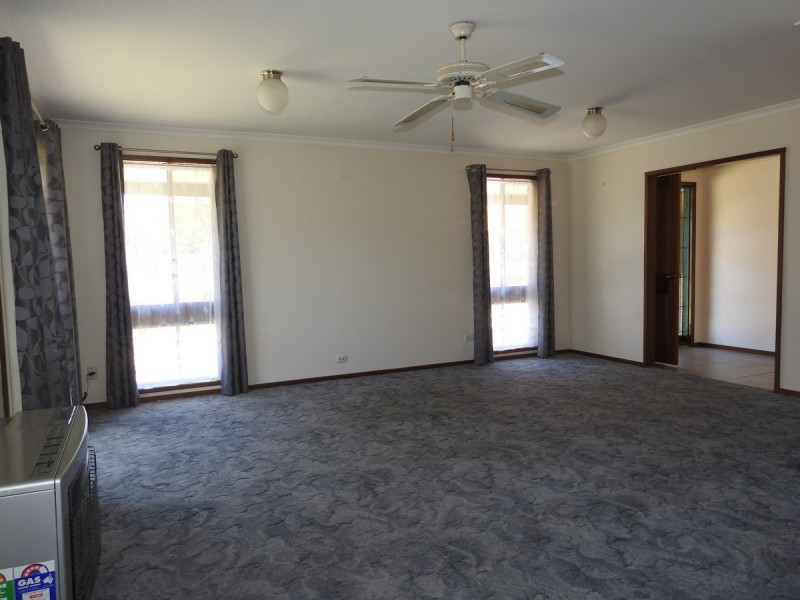 2 Aspect Court, Sale VIC 3850