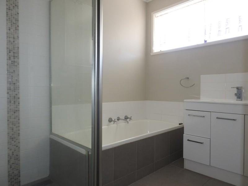 2 Aspect Court, Sale VIC 3850