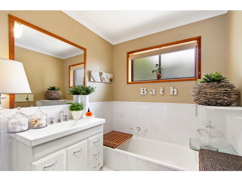 10 Melaleuca Court, Sale VIC 3850