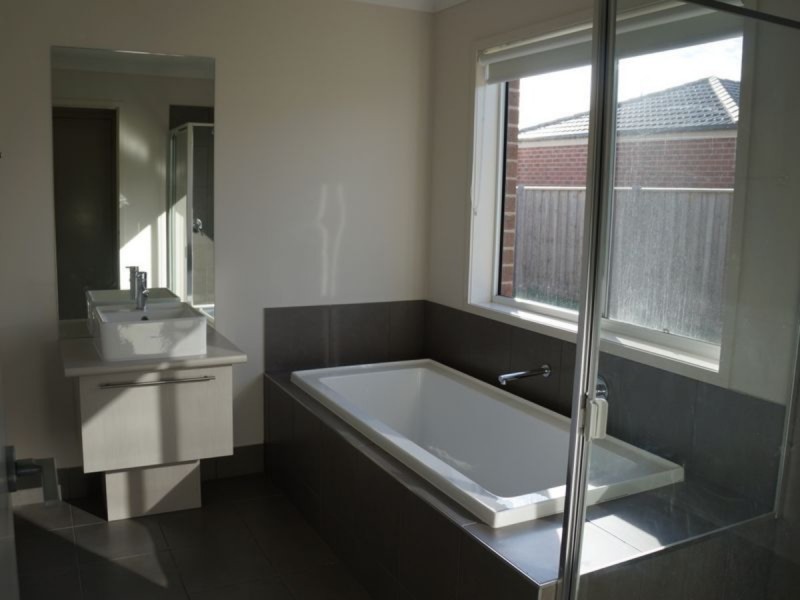 15 Cantwell Drive, Sale VIC 3850