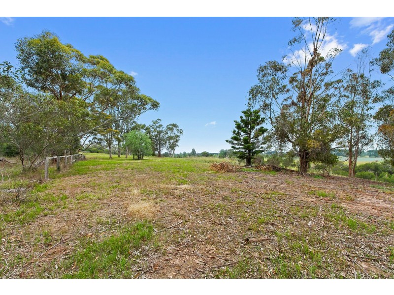 332 Redbank Road, Stratford VIC 3862