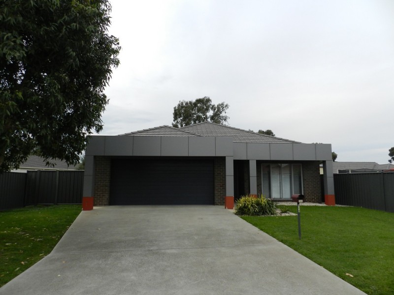 1/4 James Court, Sale VIC 3850