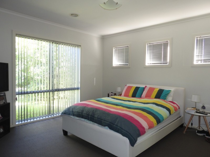 1/4 James Court, Sale VIC 3850