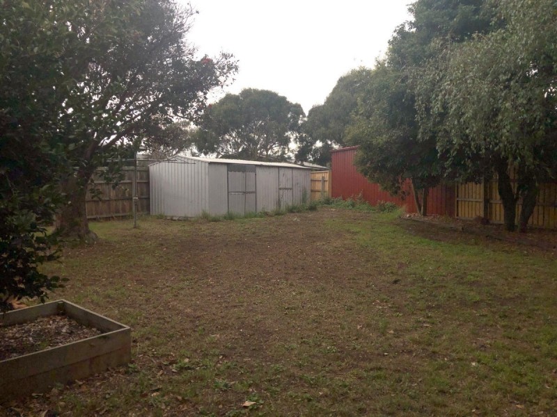 17 Jackson Avenue, Sale VIC 3850