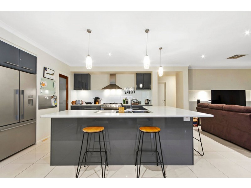 21 Mark Avenue, Sale VIC 3850