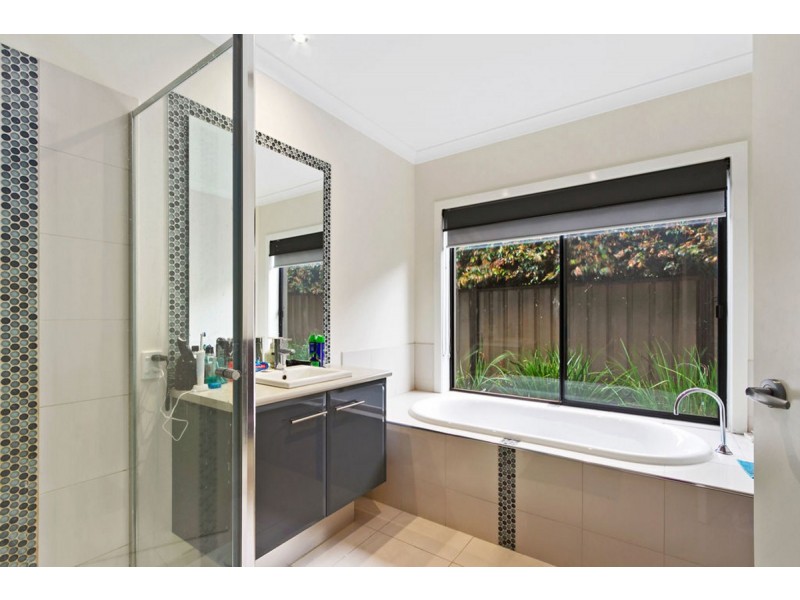 21 Mark Avenue, Sale VIC 3850