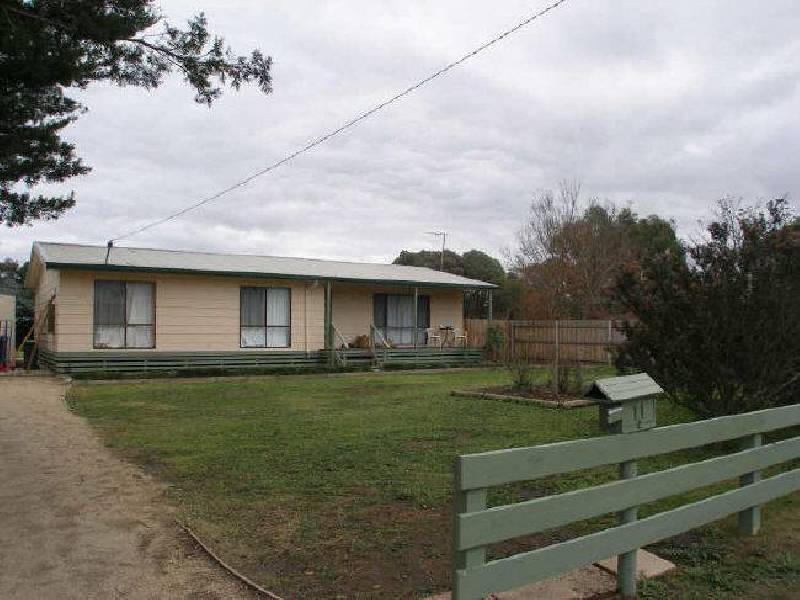 11 Davis Street, Stratford VIC 3862