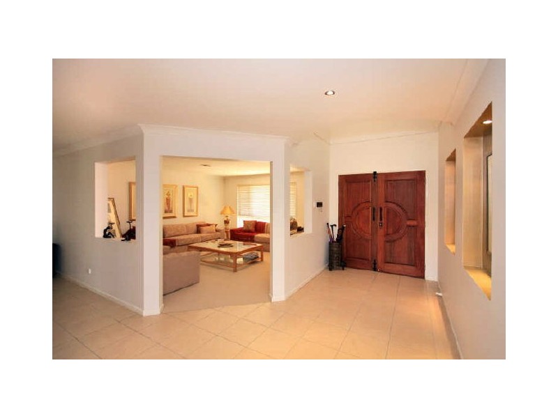 8 Grandview Tce, Tallai QLD 4213