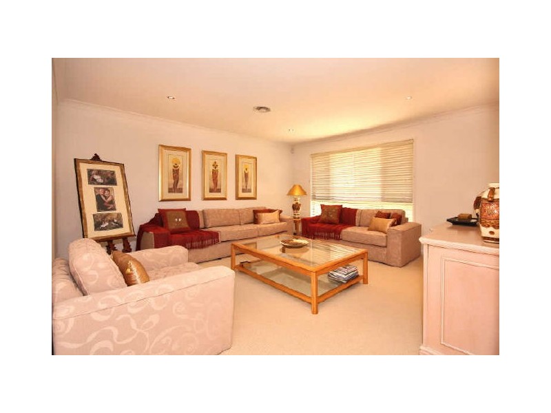 8 Grandview Tce, Tallai QLD 4213