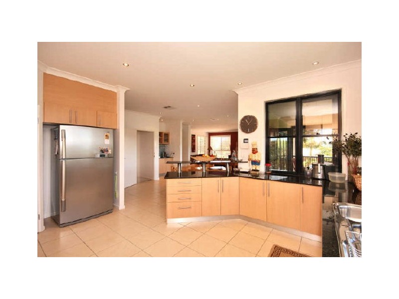 8 Grandview Tce, Tallai QLD 4213