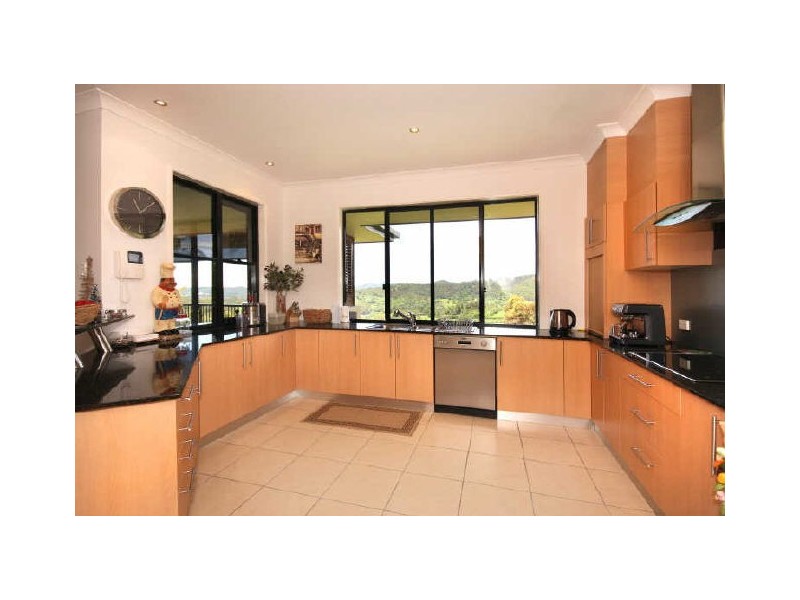 8 Grandview Tce, Tallai QLD 4213