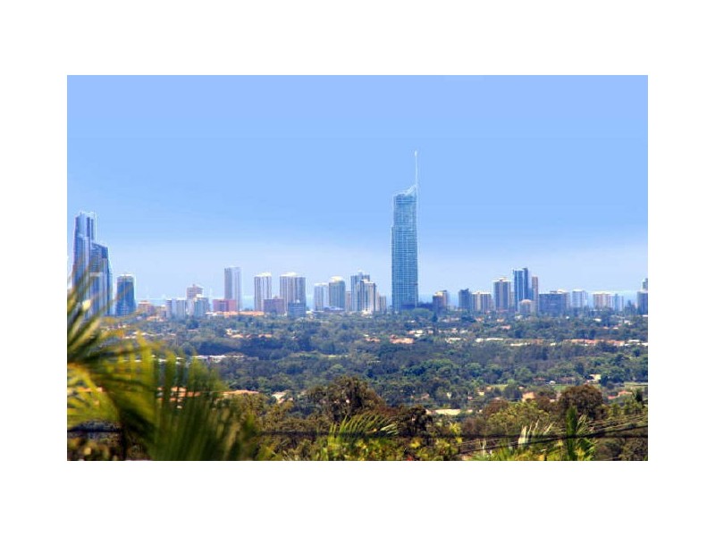 8 Grandview Tce, Tallai QLD 4213