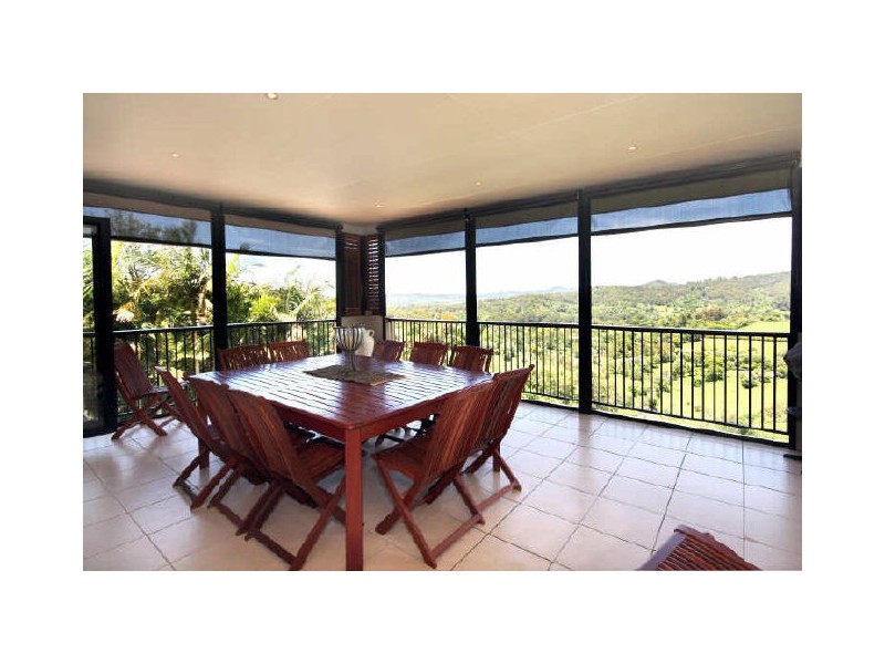 8 Grandview Tce, Tallai QLD 4213
