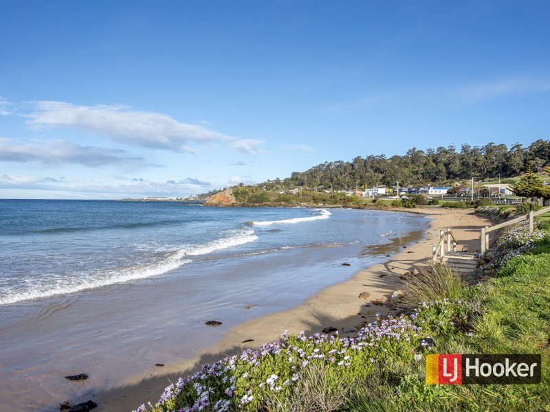 8 Turrung Street, Cooee TAS 7320