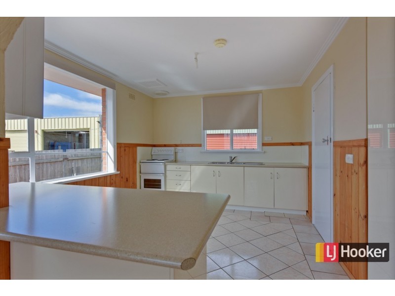 6 Ronald Crescent, Somerset TAS 7322
