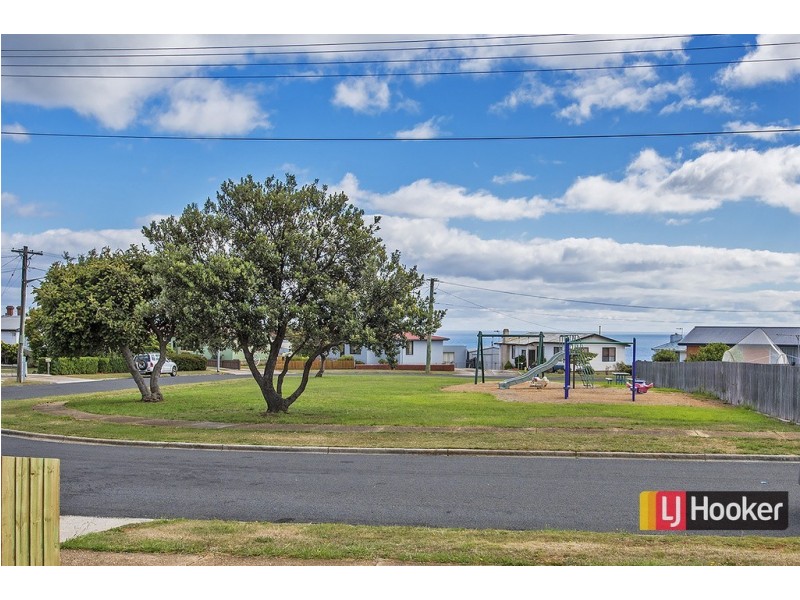 6 Ronald Crescent, Somerset TAS 7322