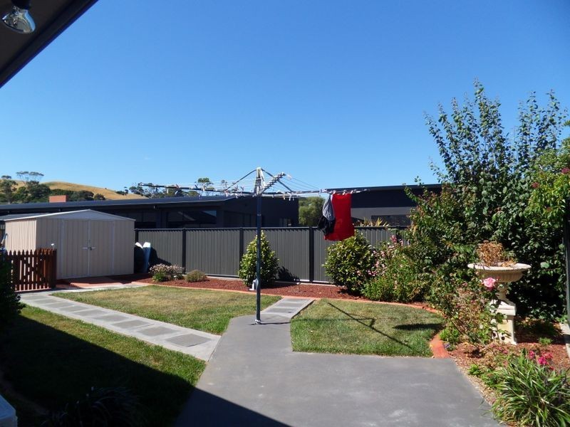 6 Bayvista Crescent, Sulphur Creek TAS 7316