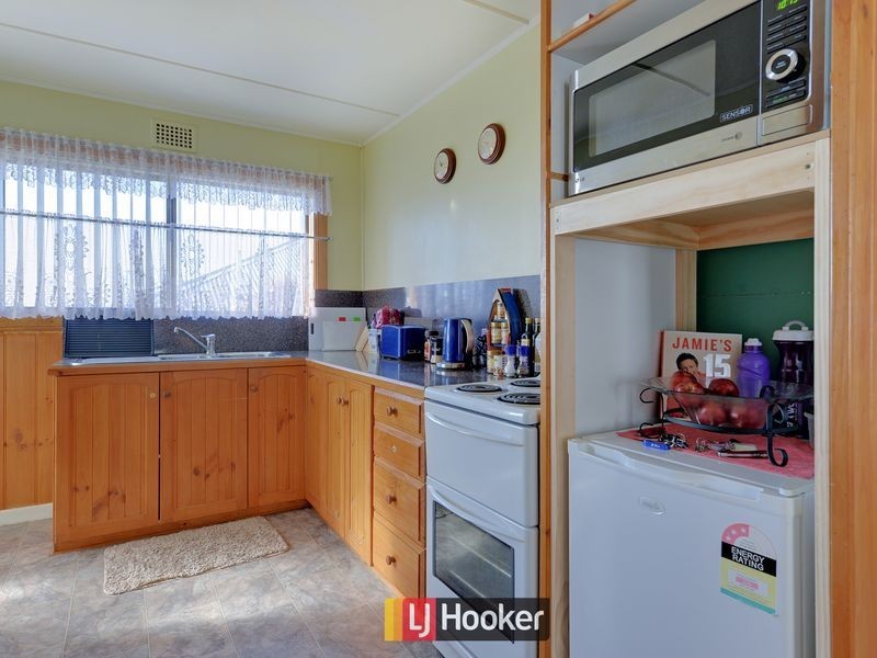 16 Lyons Street, Hillcrest TAS 7320