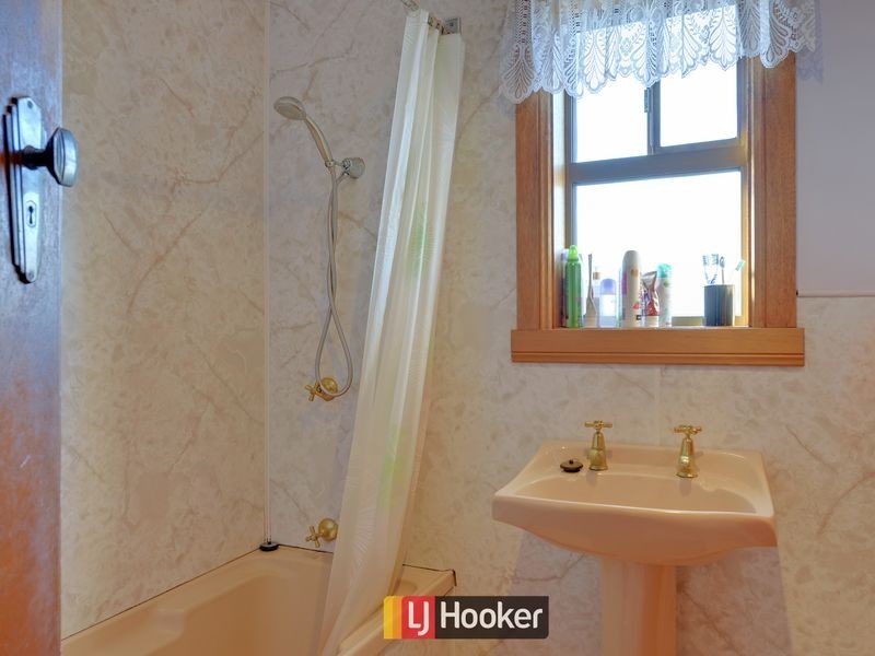 16 Lyons Street, Hillcrest TAS 7320