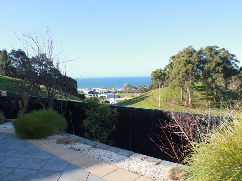 2 Panorama Crescent, Cooee TAS 7320