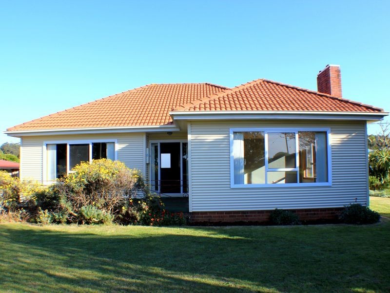 8 Athol Street, Somerset TAS 7322