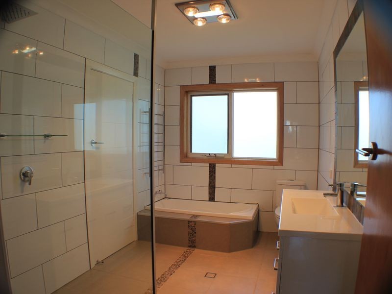 8 Athol Street, Somerset TAS 7322