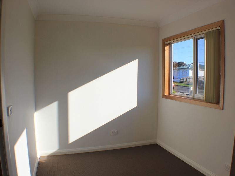 8 Athol Street, Somerset TAS 7322