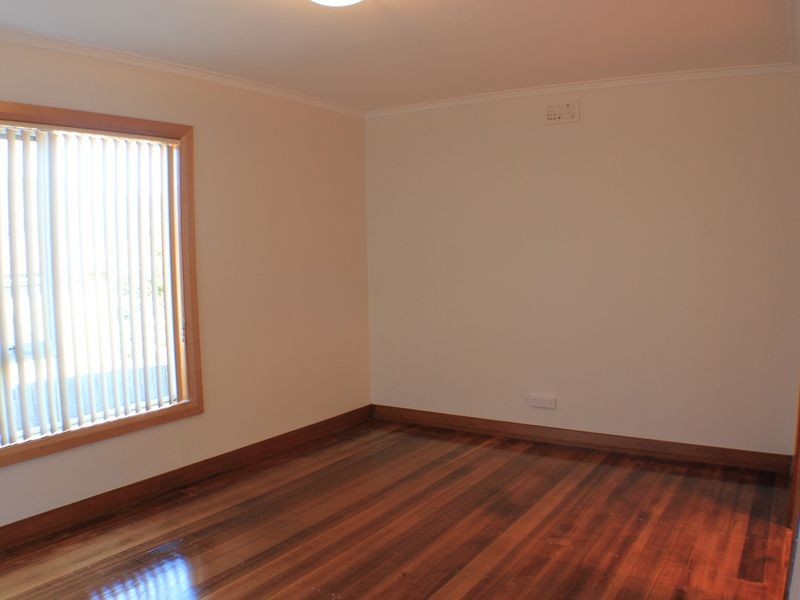 8 Athol Street, Somerset TAS 7322