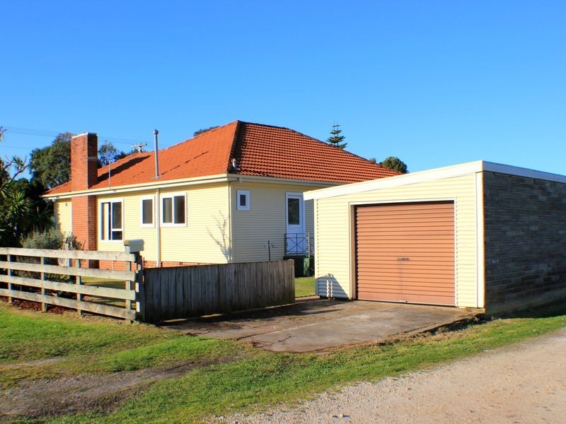 8 Athol Street, Somerset TAS 7322