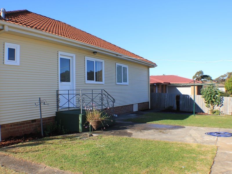 8 Athol Street, Somerset TAS 7322