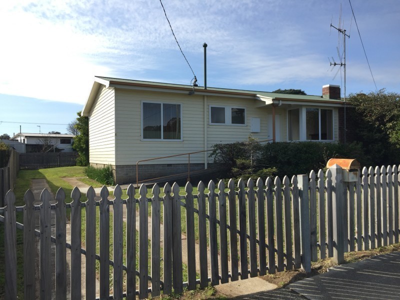 4 Lewis Street, Somerset TAS 7322