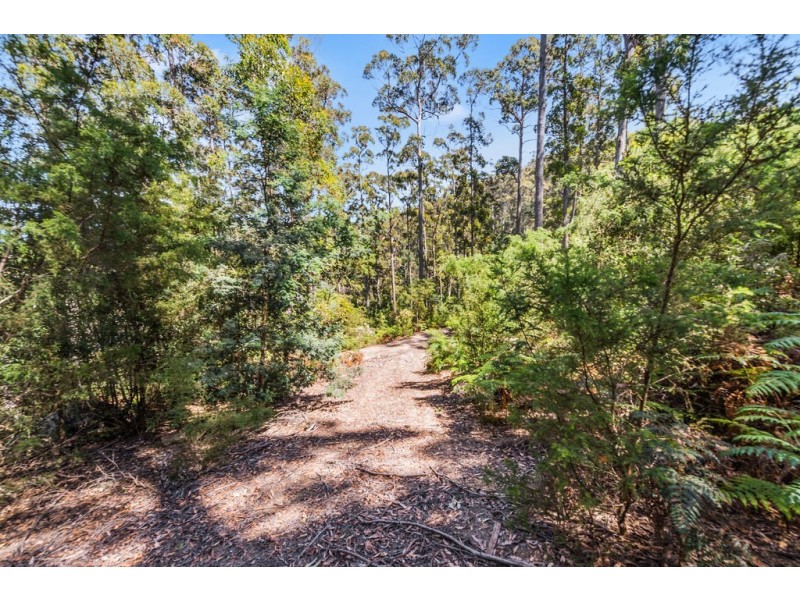 - Upper Natone Road, Upper Natone TAS 7321