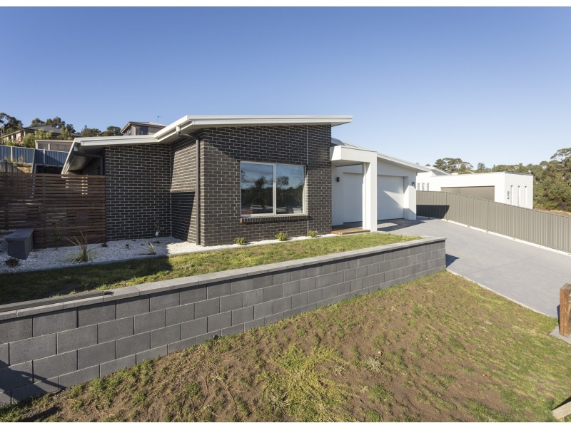 16 Tatiana Close, Devonport TAS 7310