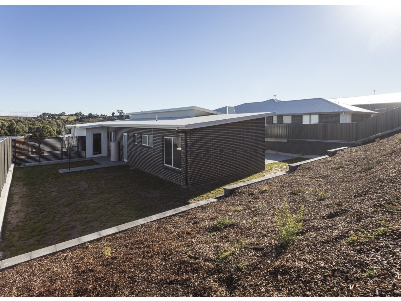 16 Tatiana Close, Devonport TAS 7310