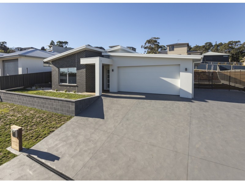 16 Tatiana Close, Devonport TAS 7310