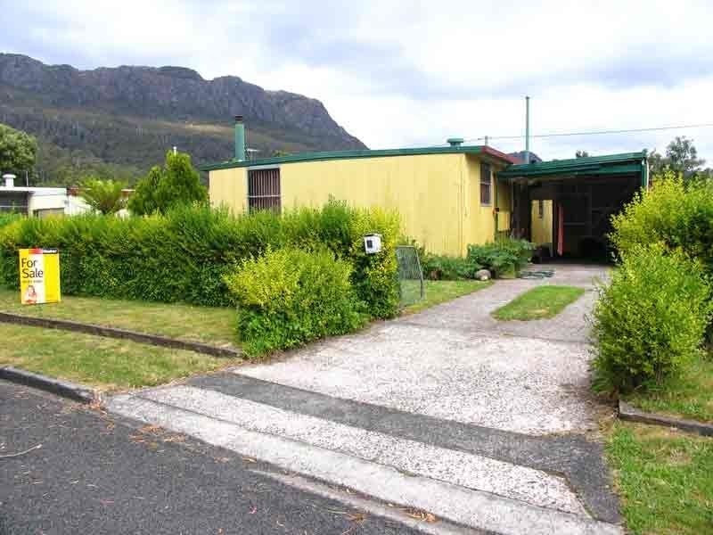 16 Victoria Street, Tullah TAS 7321