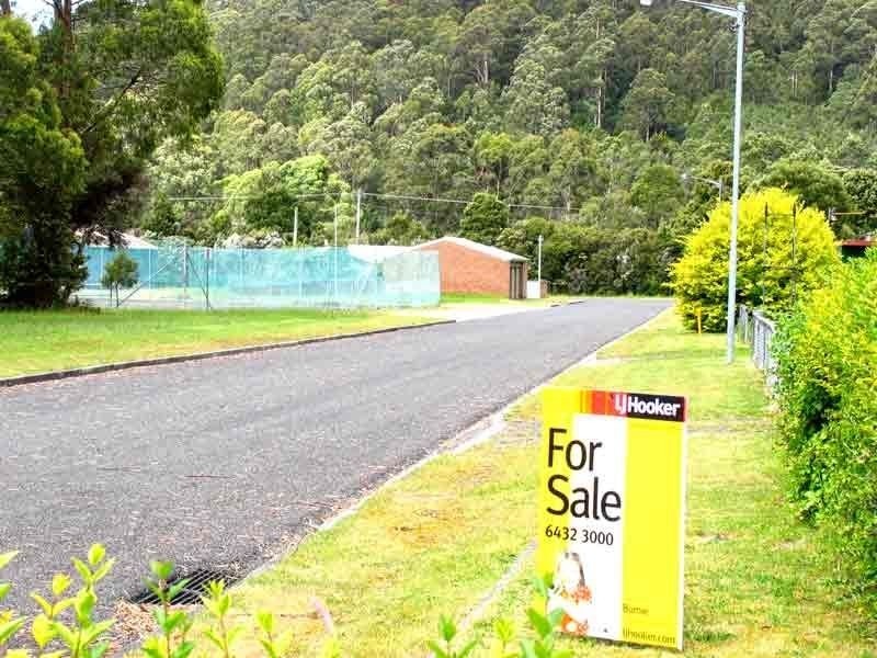 16 Victoria Street, Tullah TAS 7321