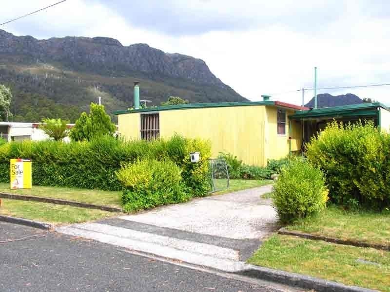 16 Victoria Street, Tullah TAS 7321