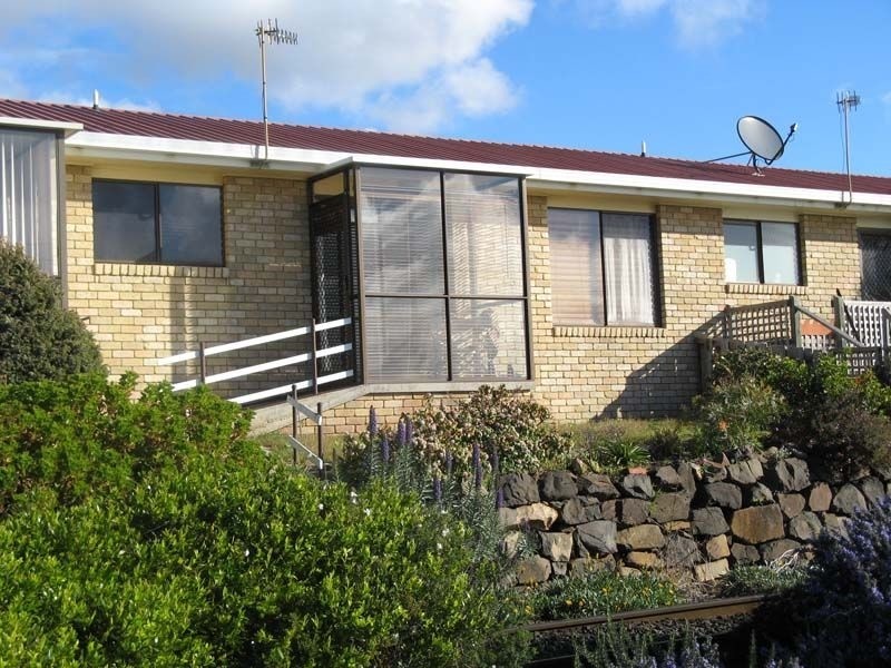 10/99-101 Main Road, Penguin TAS 7316