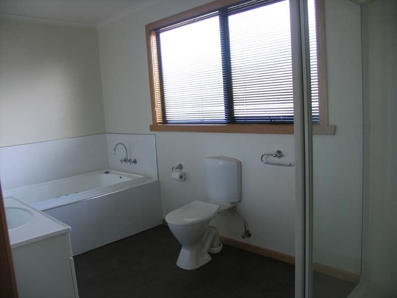 2/21 Deviation Road, Penguin TAS 7316