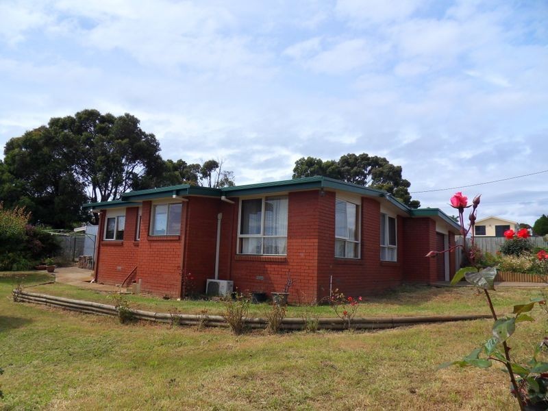 25 Pineleigh Street, Penguin TAS 7316