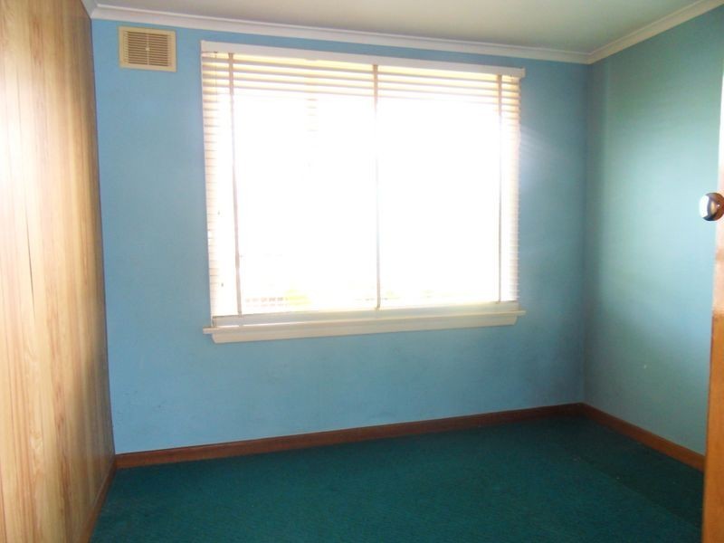 16 Ronald Crescent, Somerset TAS 7322