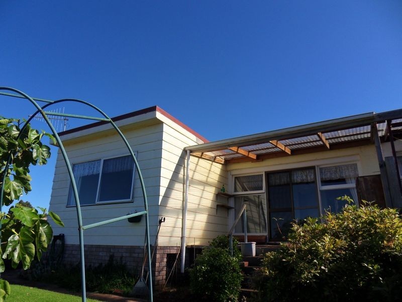 2/121 Old Surrey Road, Burnie TAS 7320
