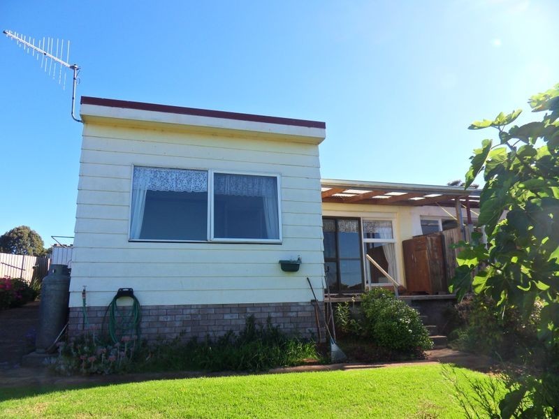 2/121 Old Surrey Road, Burnie TAS 7320
