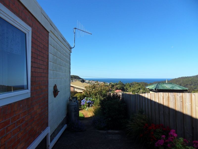 2/121 Old Surrey Road, Burnie TAS 7320