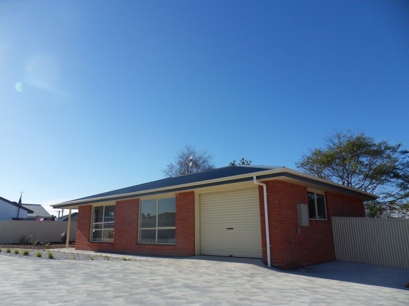 2/7 Athol Street, Somerset TAS 7322